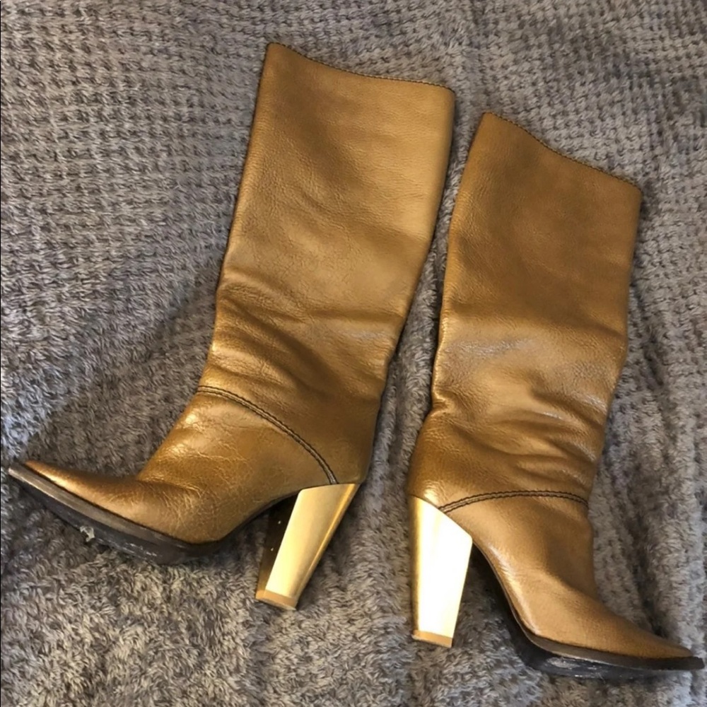 Dolce & Gabbana boots
Moss Green pebbled leather
